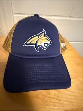 New Texas State University Era 9FORTY Trucker Cap in Navy and Gold